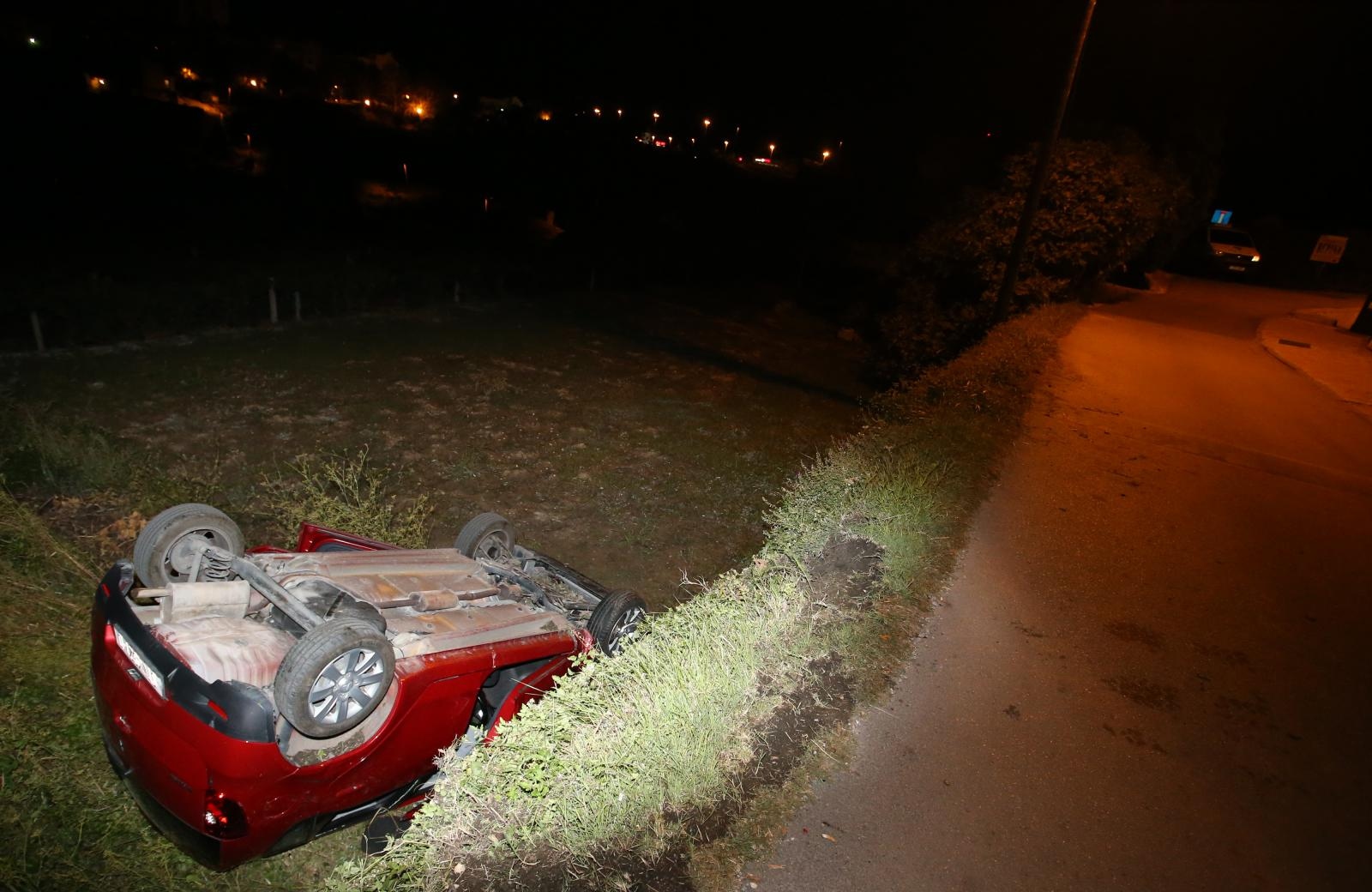 Teška nesreća u Splitu: Žena mrtva, troje ozlijeđenih. Auto završio na krovu