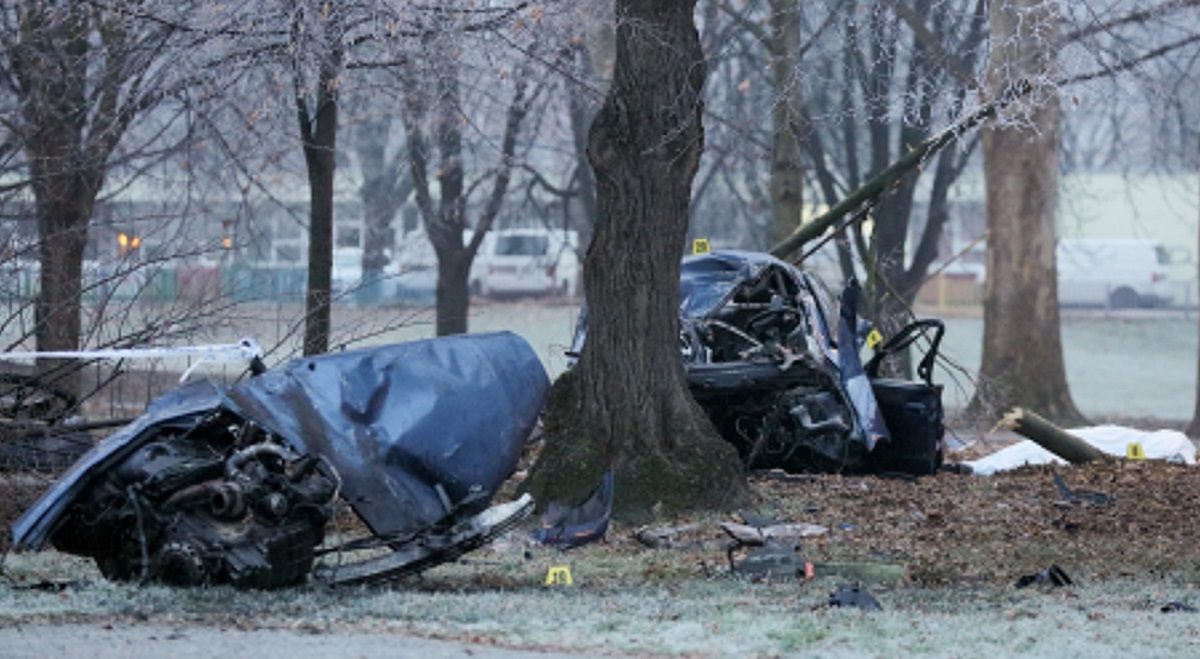 Troje mrtvih u teškoj nesreći u Osijeku, BMW prepolovljen