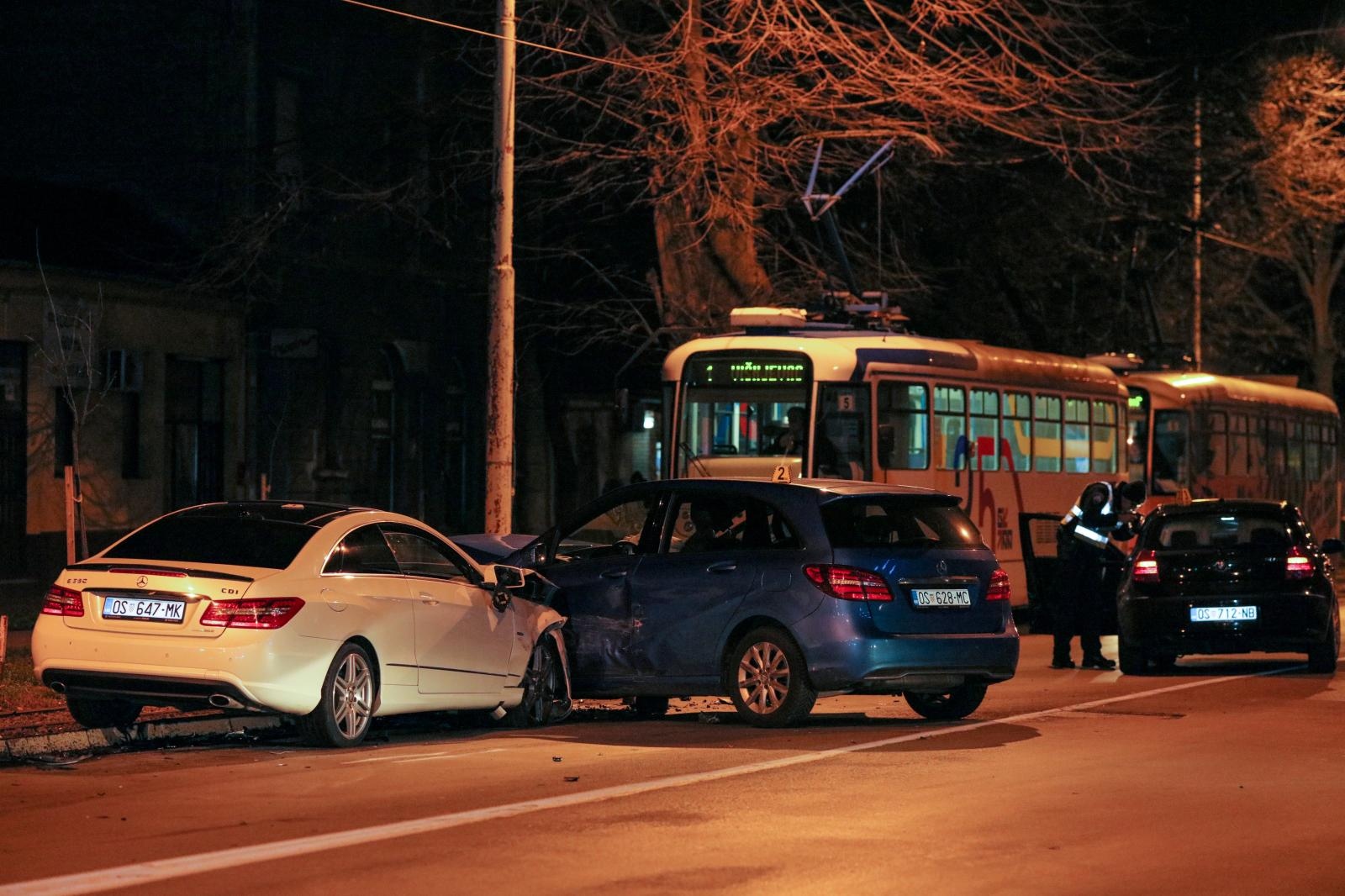 Nova nesreća u Osijeku, sudarila se četiri auta, jedan skršen. Kriv mladi vozač?